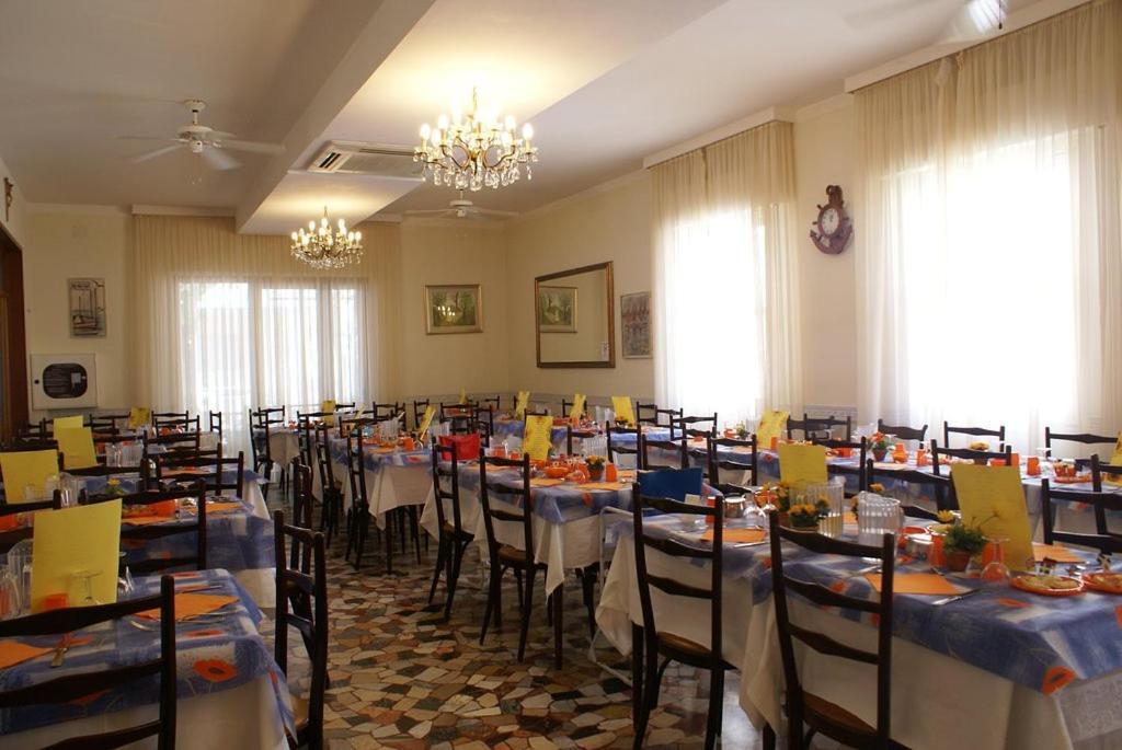 Hotel Maria Piera Rimini Exteriör bild